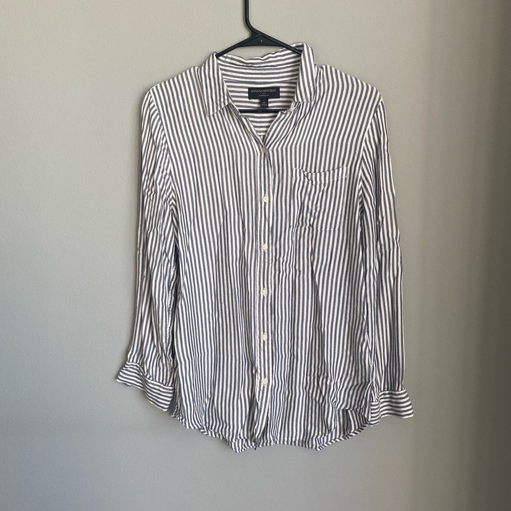 Banana Republic Blue and White Striped Button-Down Shirt
